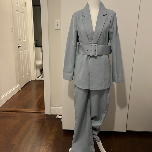 BABY BLUE OVERSIZED HIGH WAISTED SUIT - NEVER WORN - Picture 3 of 8